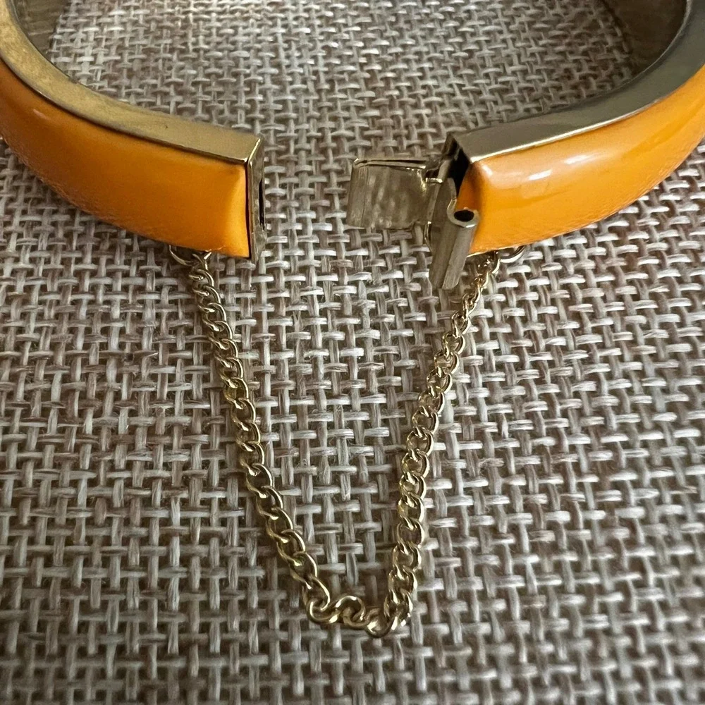 Vintage Orange Enamel Gold Tone Hinged Bangle Bracelet Size 7 Retro Mod